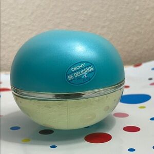 Pool Party-DKNY Be Delicious